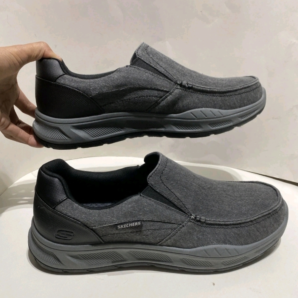 Skechers Relaxed Fit Slip On Shoes Black Gray Loafer Cohagen Vierra Men’s Sz 13